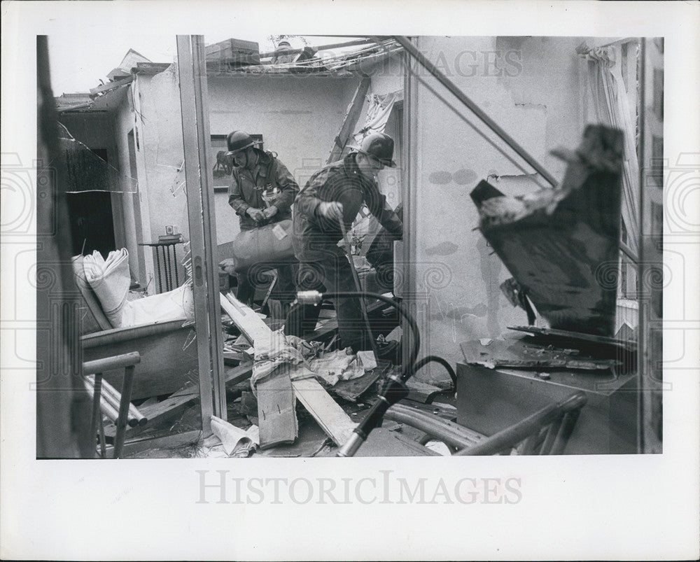 1966 Press Photo Firefighters in Tornado Damaged House Pinellas County, Florida - Historic Images