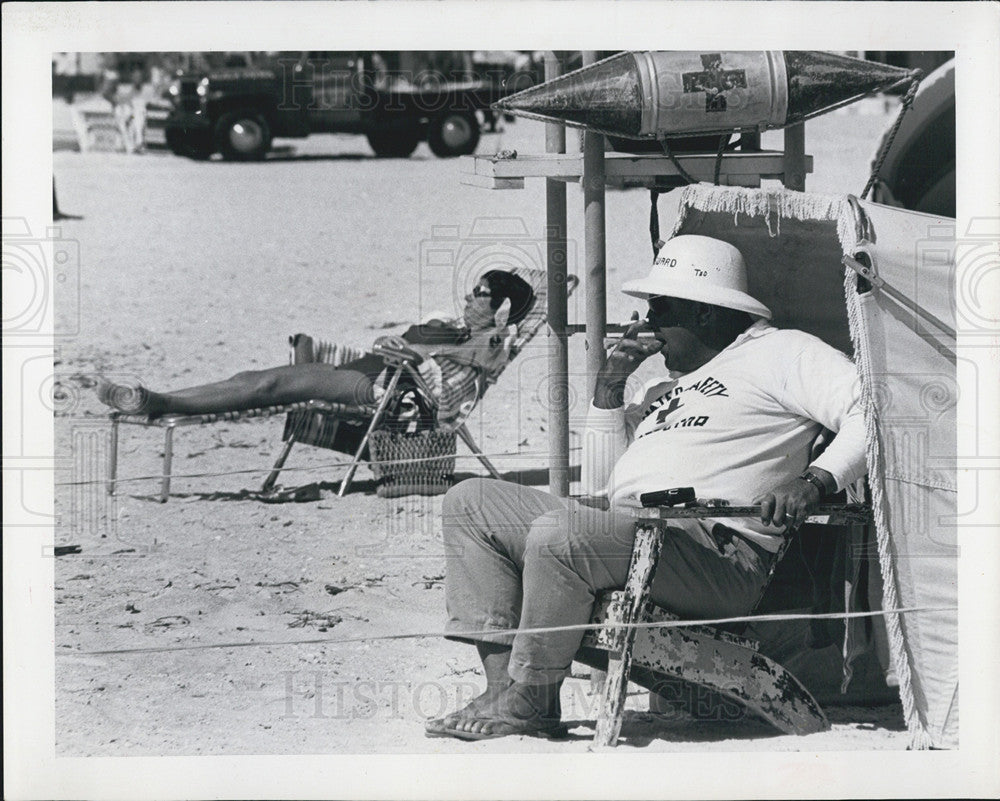 1984 Press Photo Lifeguard Florida Holiday Isles - Historic Images