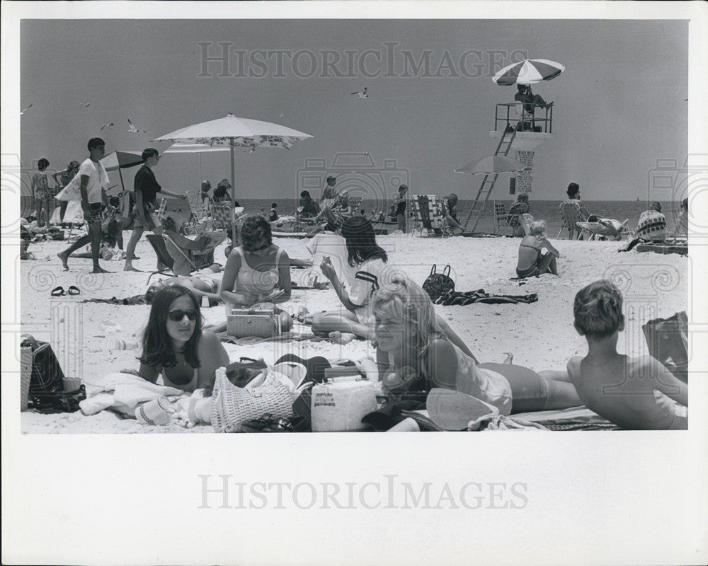 1967 Press Photo Beach Lifeguards - Historic Images