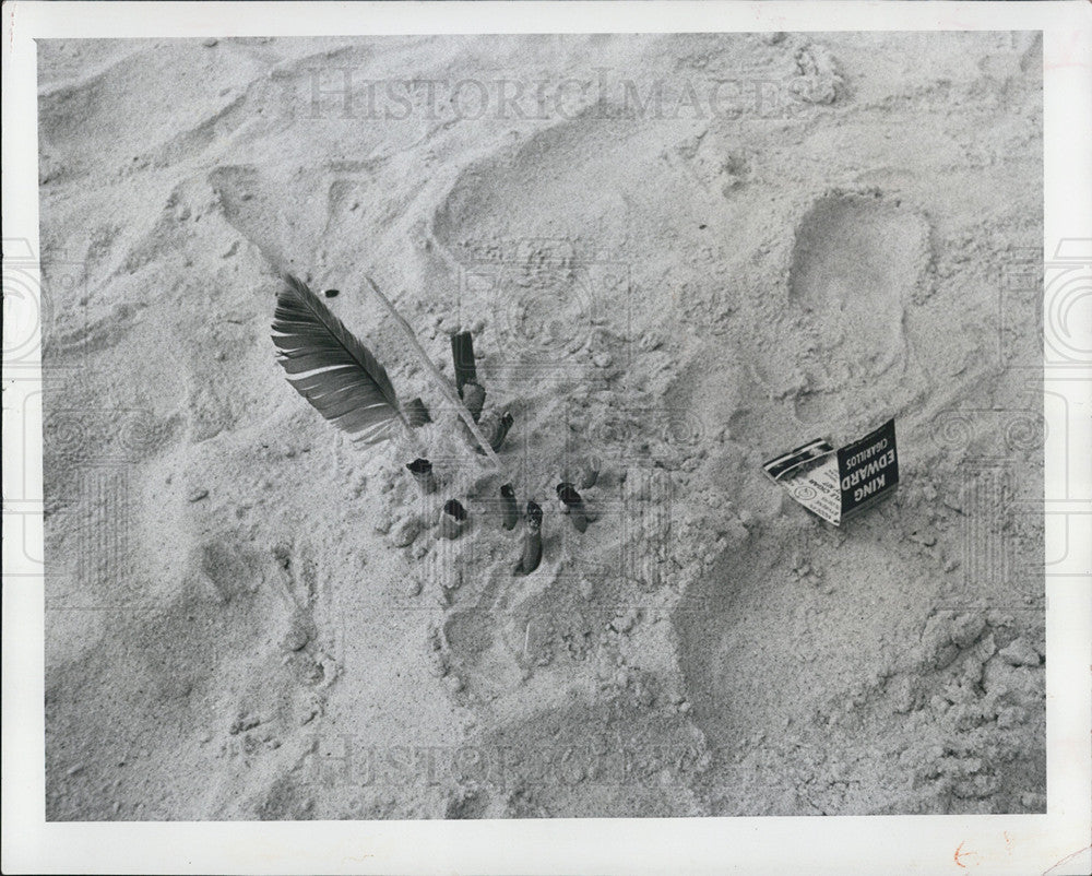 1967 Press Photo Beach Becomes Ashtray - Historic Images