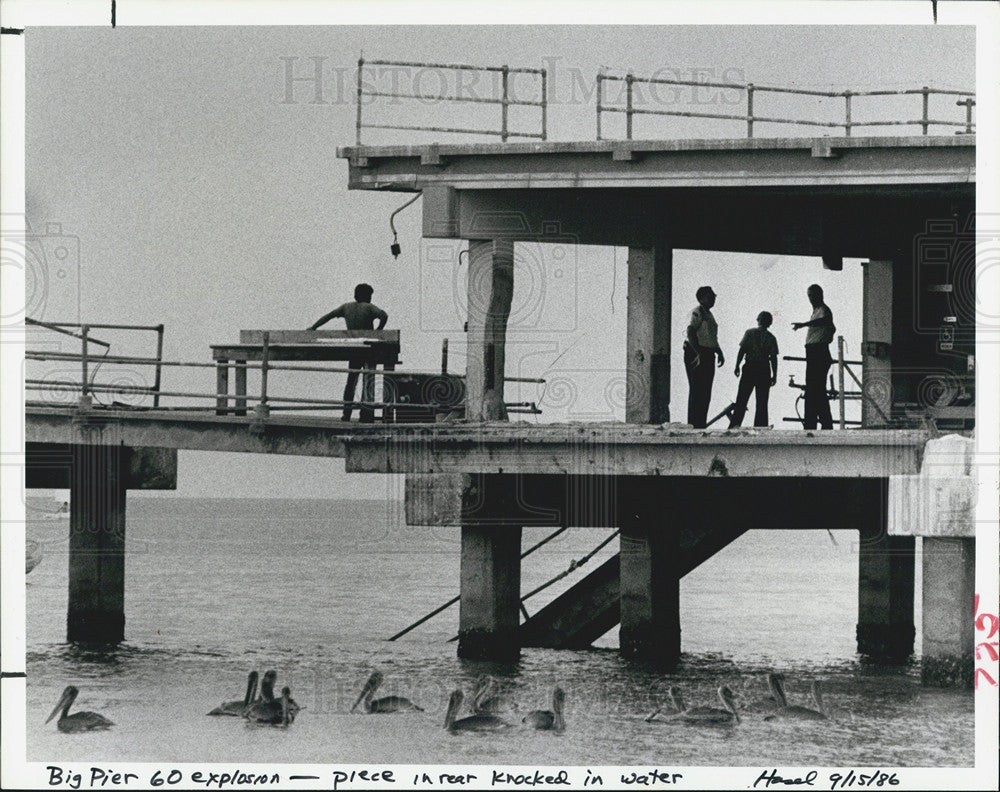 1986 Press Photo Damage To Big Pier 60 After Tanks Exploded No Injuries - Historic Images