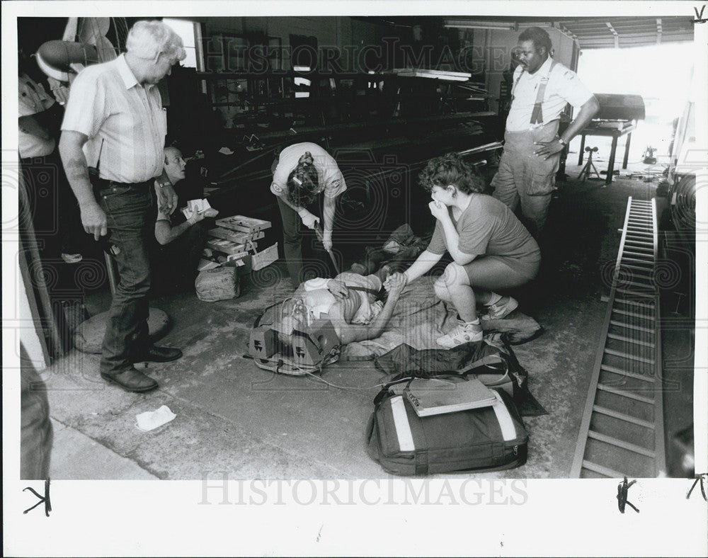 1991 Press Photo James Parton Burned In Explosion From Gas Tank On Boat - Historic Images