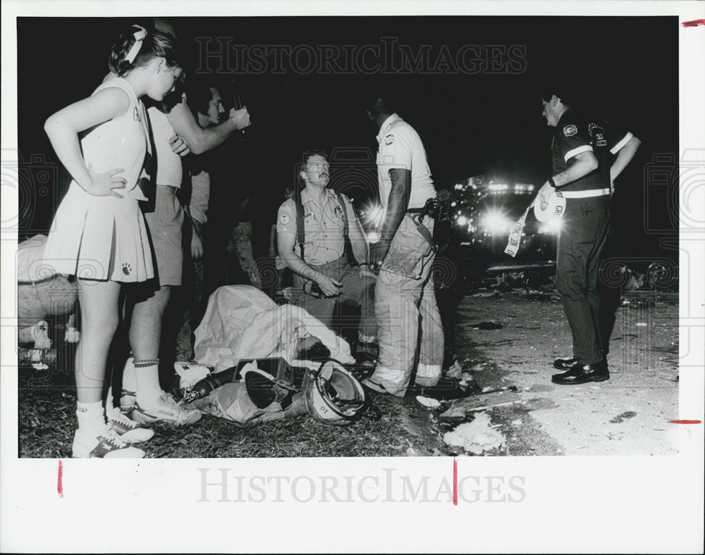 1991 Press Photo Explosion, Victims, Rescue Workers, St Petersburg - Historic Images