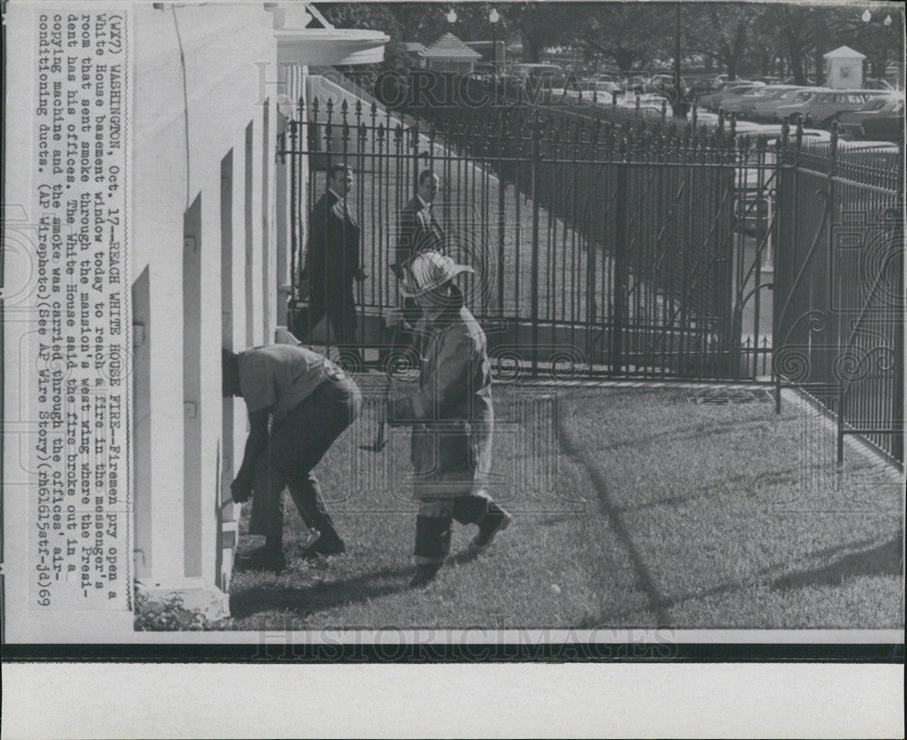 1969 Press Photo White House Fire, Firefighters, Washington DC - Historic Images