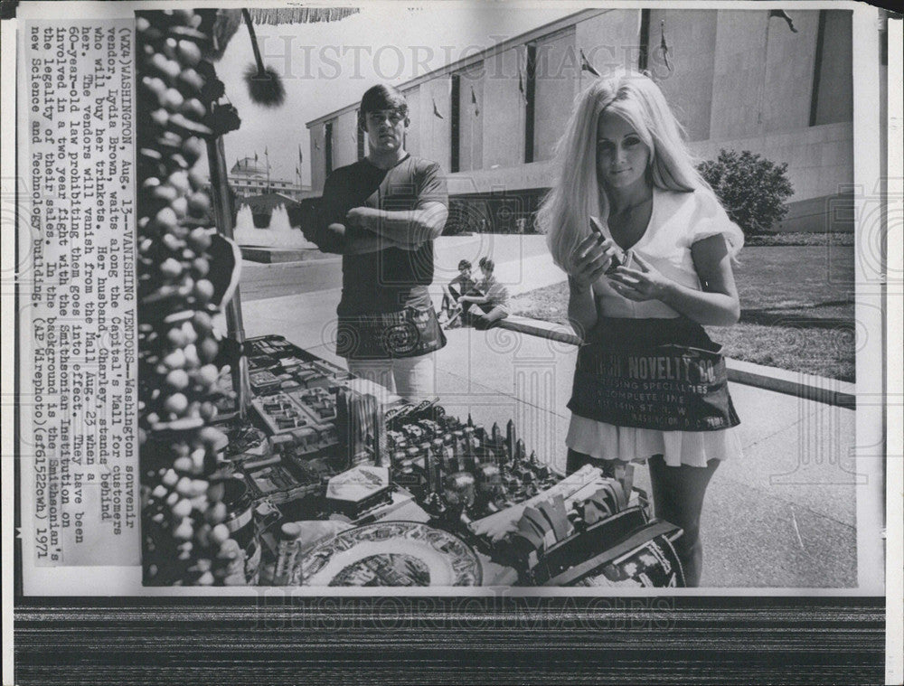 1971 Press Photo Street Vendors Capitol&#39;s Mall Going Out of Business With Law - Historic Images