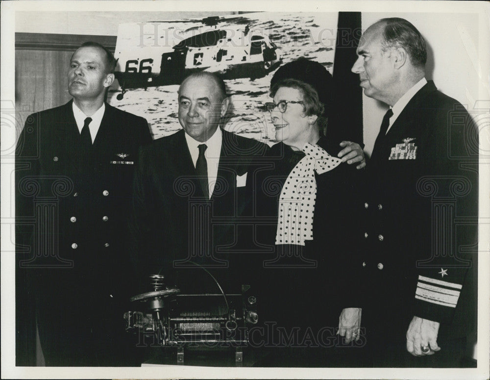 1969 Press Photo Hoist used to retrieve Apollo 8 astronauts returned to producer - Historic Images