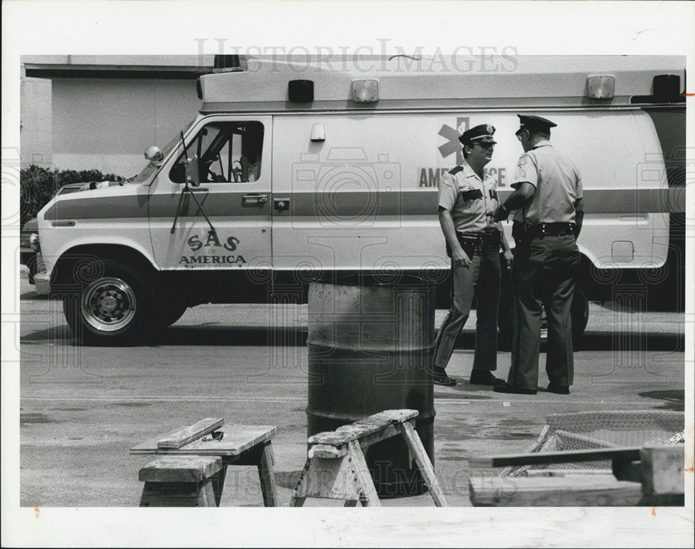 1985 Press Photo Explosion Behind Gulfport MS City Hall Injured 4 From Blowtorch - Historic Images