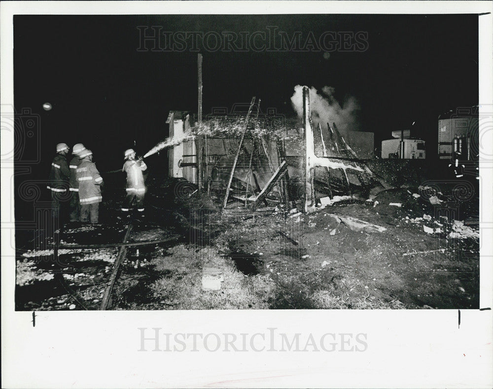 1984 Press Photo Jones Chemicals Co Explosion Firefighters Fight Flames - Historic Images