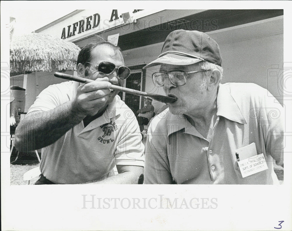 1984 Press Photo Texas Chili Shout Out, Joe Nicolia, Ken Austin, Hernando County - Historic Images