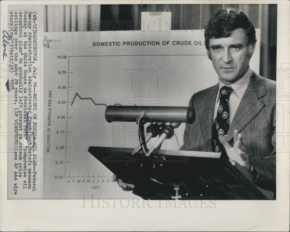 1975 Press Photo Federal Energy Administrator Frank Zarb, Oil Decontrol Plan - Historic Images