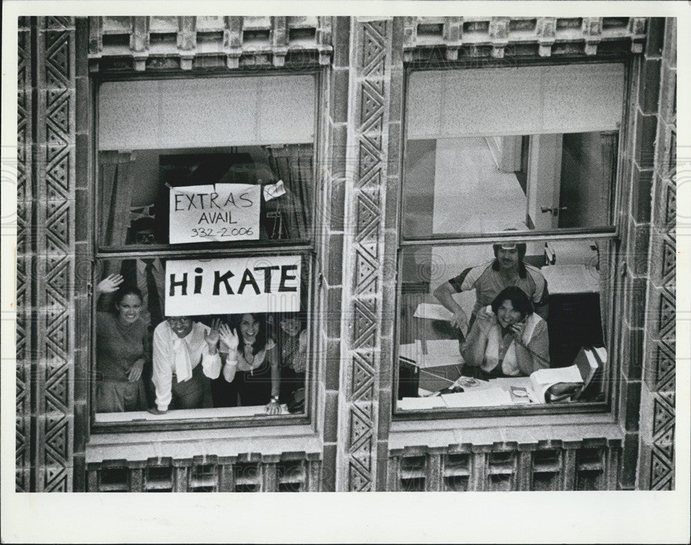 1982 Press Photo Fans, Kate Jackson, &quot;A Change of Heart&quot;, Chicago - Historic Images