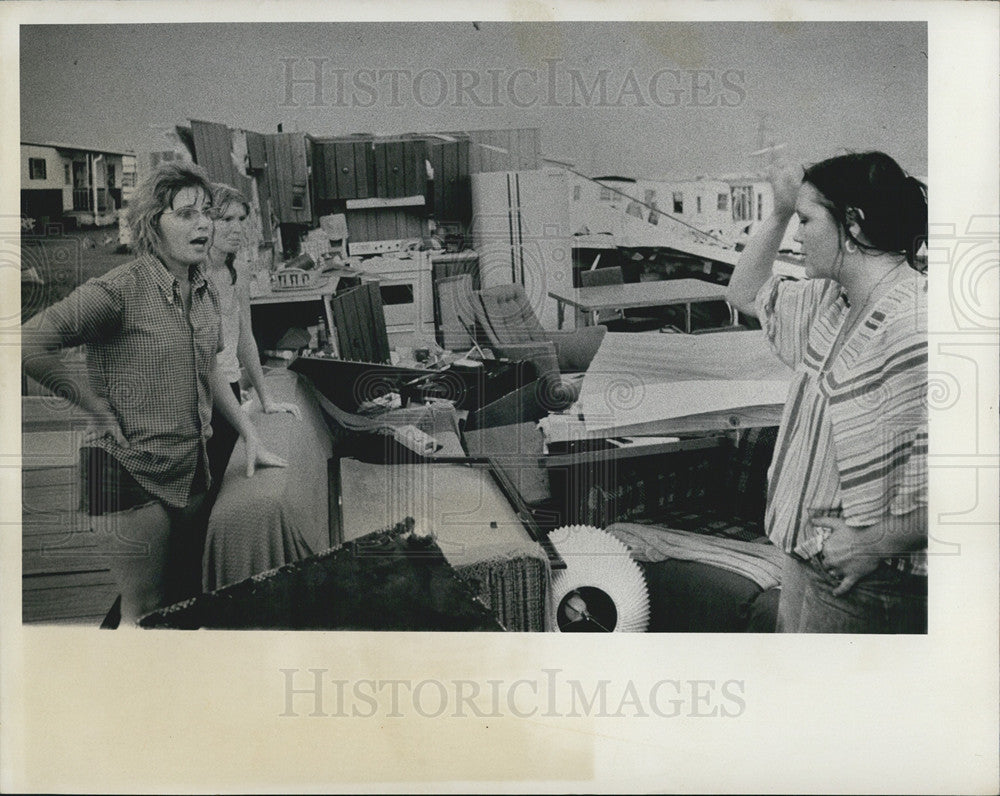 1976 Press Photo Tornado Damage, Pinellas County, Lillia Sanders, Linda Krase - Historic Images