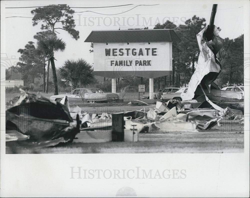 1976 Press Photo Tornado Damage, Pinellas County, Westgate Family Park - Historic Images