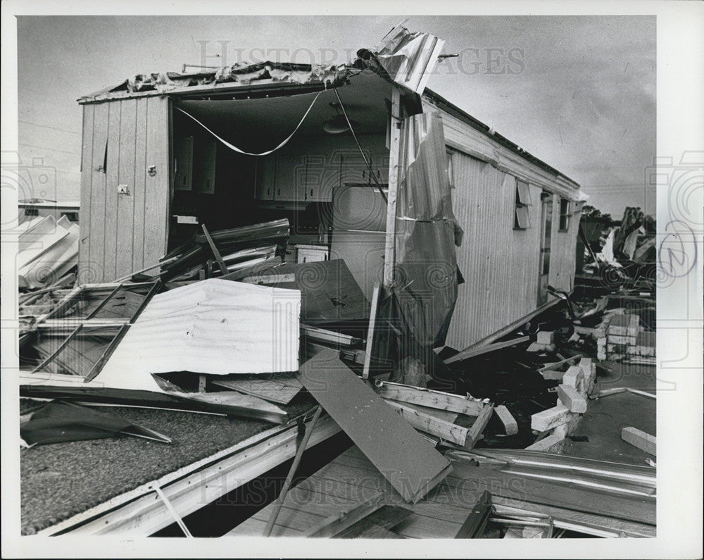 1976 Press Photo Tornado Damage, Pinellas County - Historic Images