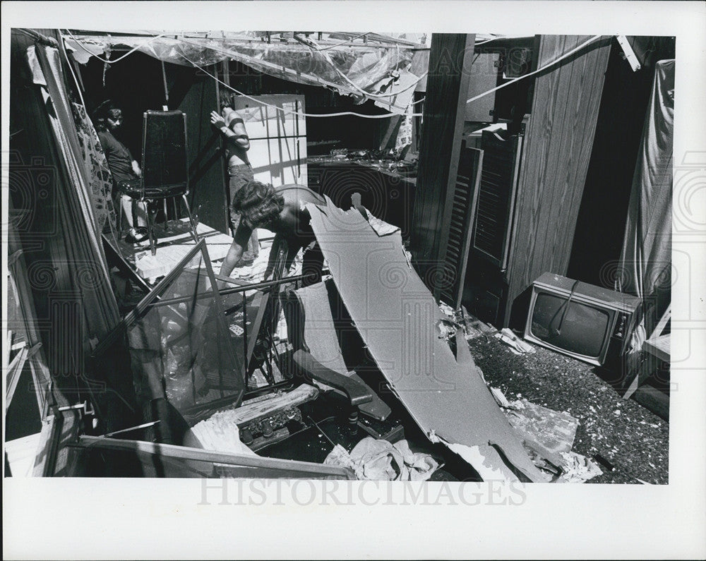 1976 Press Photo Storm Damage Left By Killer Tornado In Largo, Florida - Historic Images