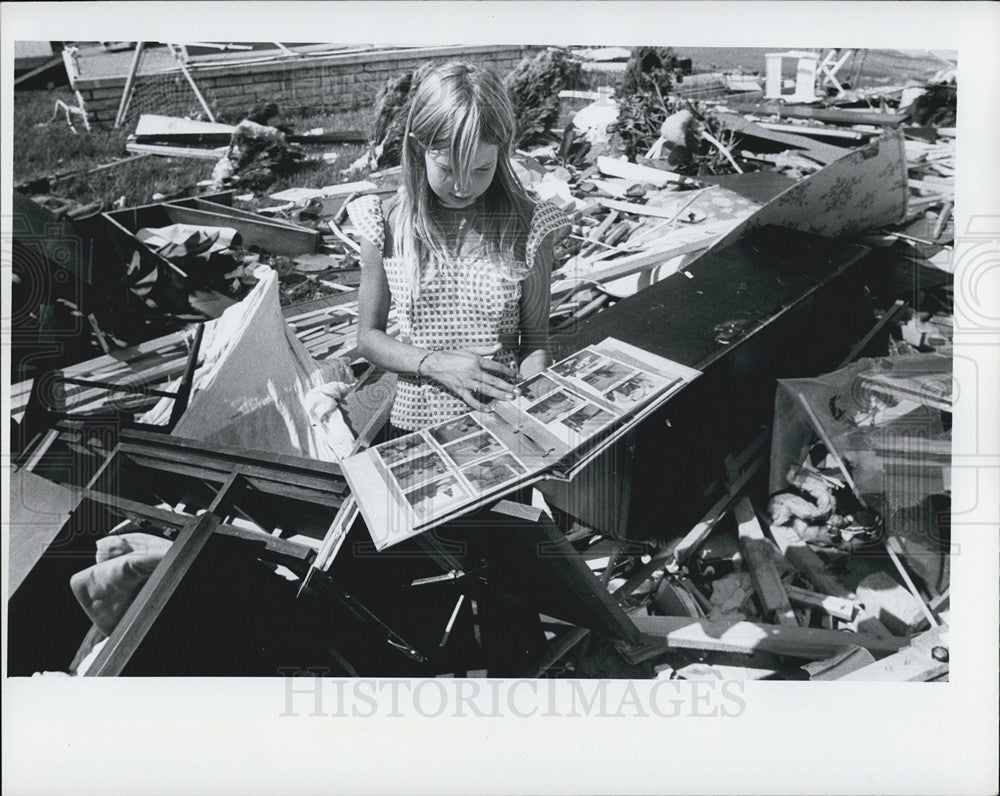 1976 Press Photo Young Girl Finds Little Left After Killer Tornado, Largo, FL - Historic Images