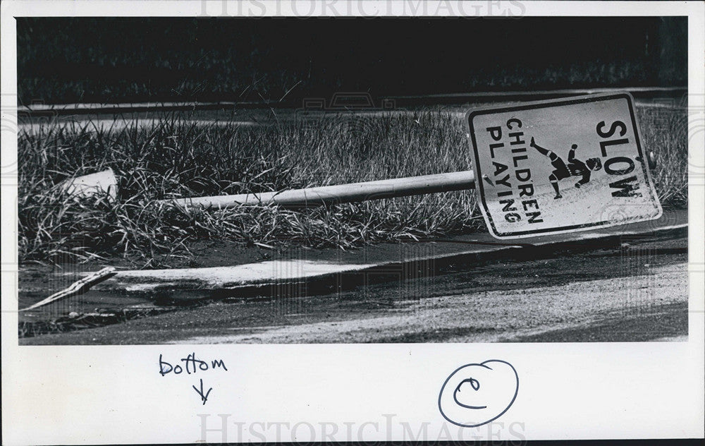 1976 Press Photo downed Sign at Westgate - Historic Images