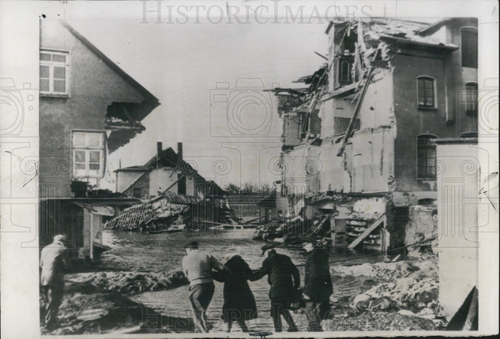 1962 Press Photo 100 Die In Hamburg Germany After Storm And Flood - Historic Images