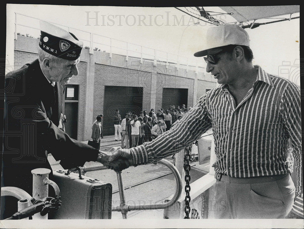 1971 Press Photo Irv Kupcinet, Veterans, US Coast Guard Cutter Mackinaw - Historic Images