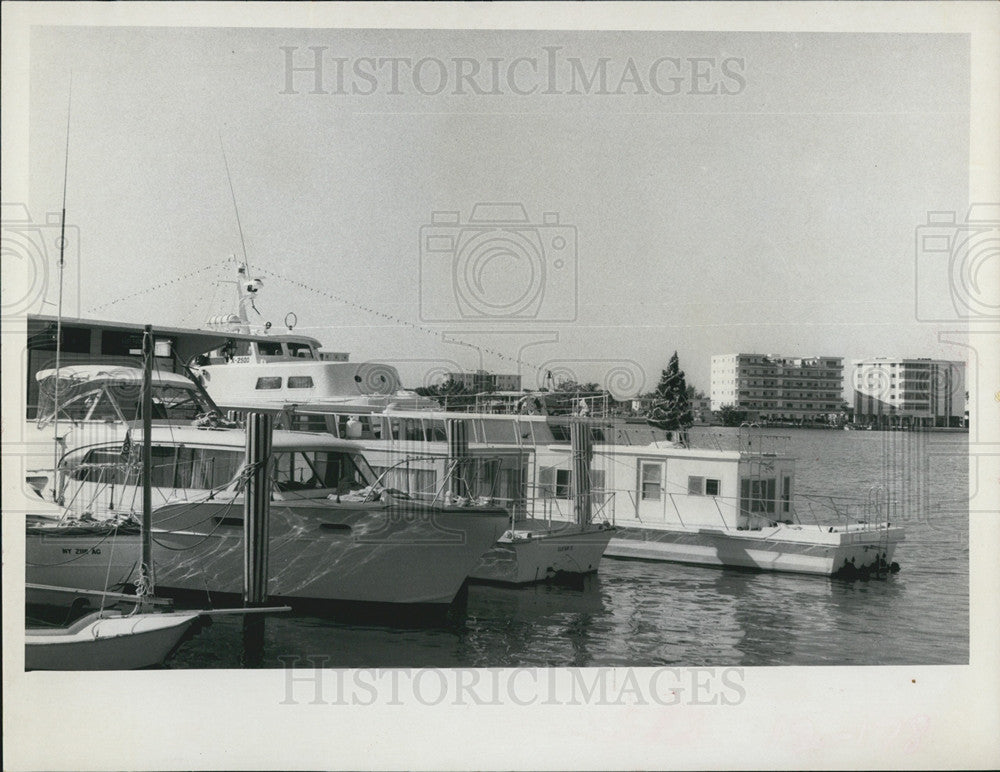 1970 Press Photo House Boat At Marina Jack Sports Christmas Tree Sarasota Bay - Historic Images