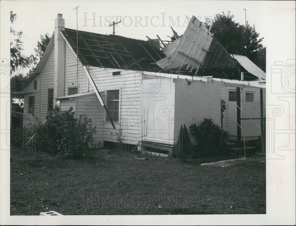 1967 Press Photo Tornado Roof Ripped Off Largo Florida House - Historic Images