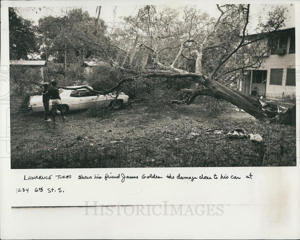 1982 Press Photo Miami Residents Suffer Damage to Home - Historic Images