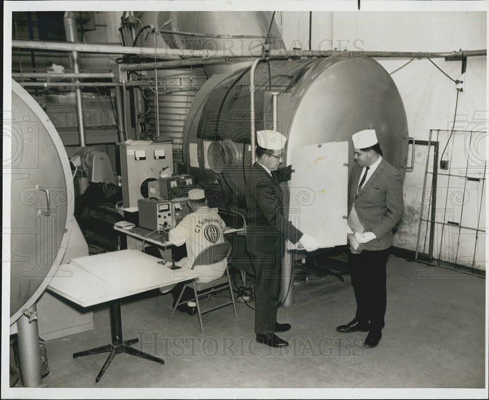 1965 Press Photo J. Anderson J. Broz Shejeldahl Company Meteorid Detector Panel - Historic Images