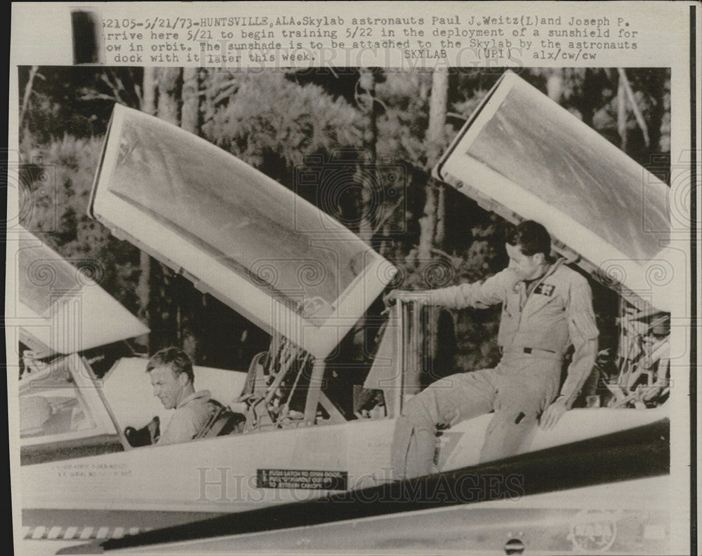 1973 Press Photo Paul J. Weitz/Joseph P./Skylab Astronaut Training/Sunshields - Historic Images