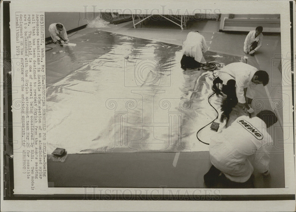 1973 Press Photo Skylab Sunshields/Boeing Aerospace Technicians/NASA - Historic Images