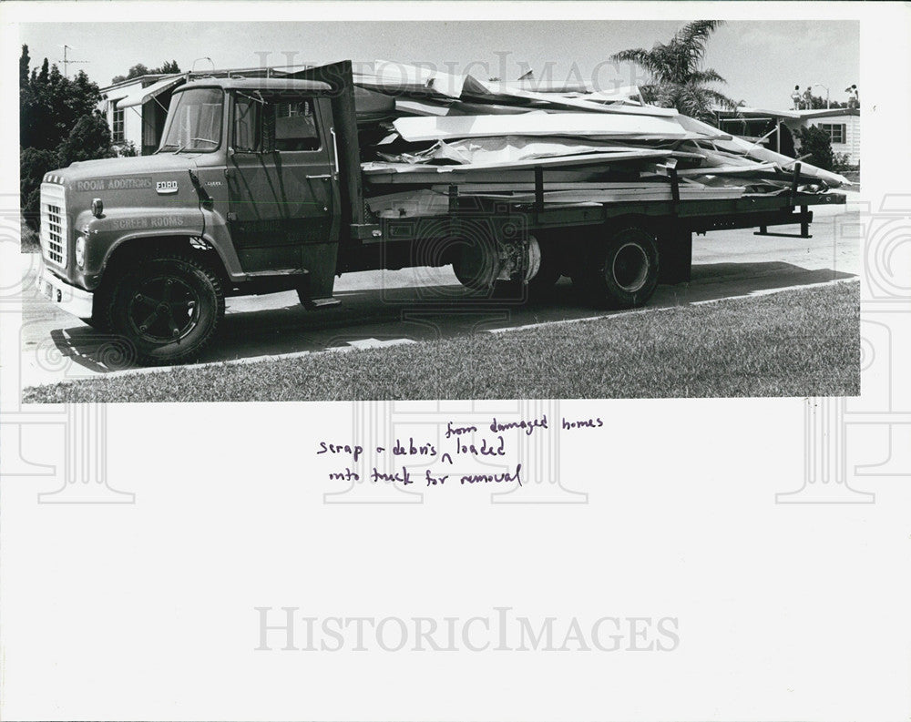 1987 Press Photo Tornado Damage Clean Up, Pinellas County - Historic Images