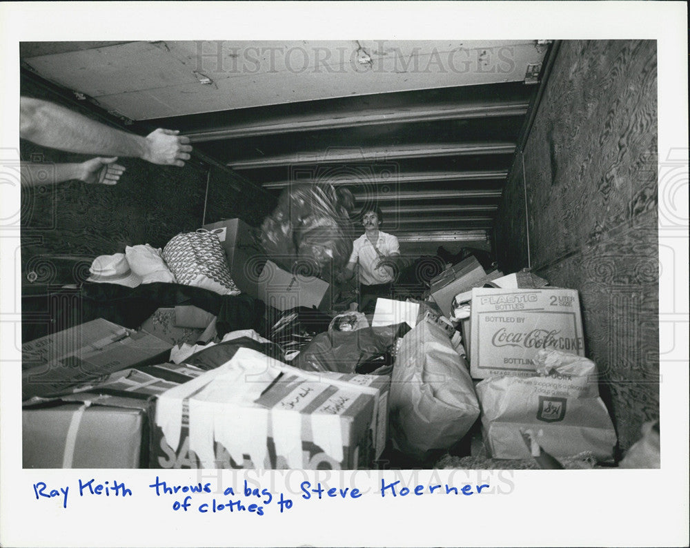 1984 Press Photo Supplies For Victims Of Tornado In Bennettsville SC-Pinellas - Historic Images