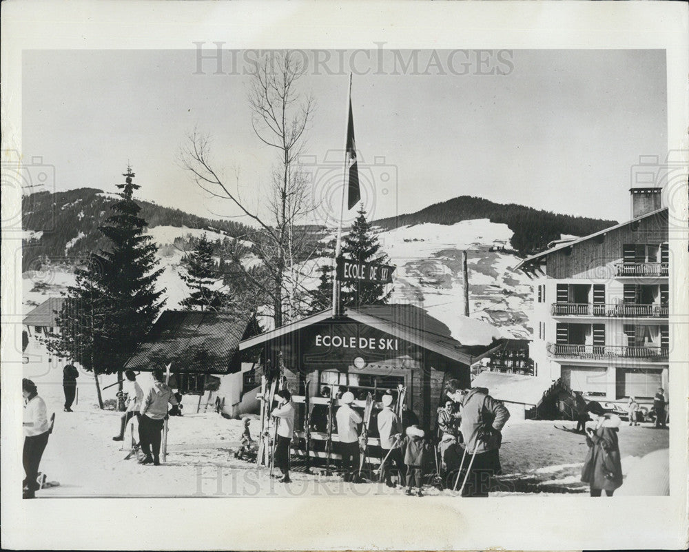 1963 Press Photo Skiers enjoy Megeve in the French Alps. - Historic Images