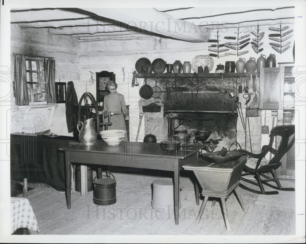 1975 Press Photo Abe Lincoln spent time  at the Rutledge Tavern in New Salem, Il - Historic Images