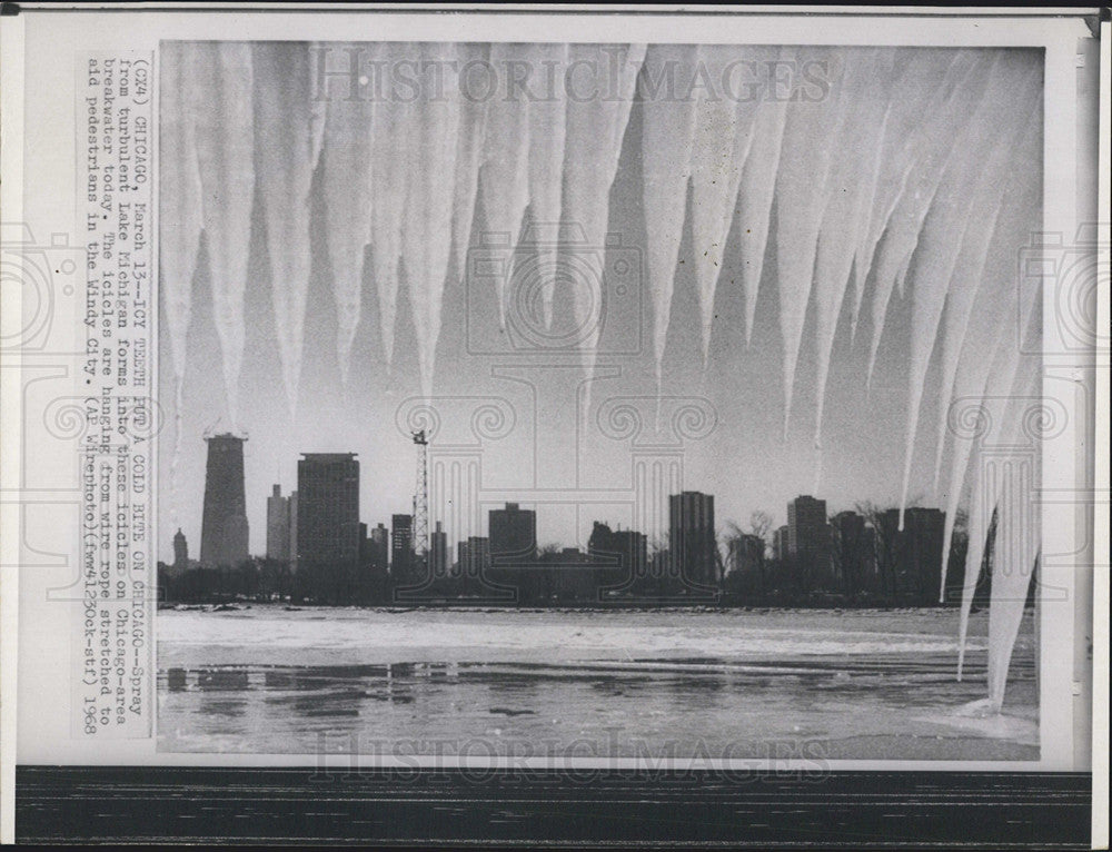 1968 Press Photo Lake Michigan Icicles Windy City Chicago - Historic Images