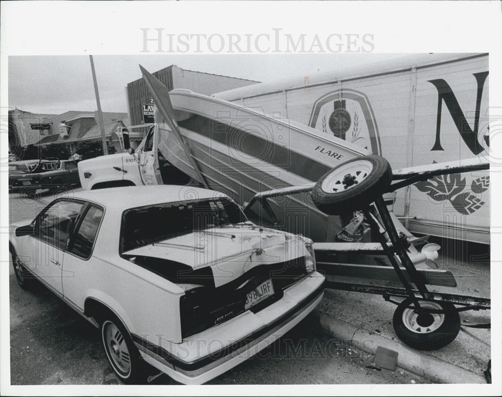 1989 Press Photo Boat, trailer, beer truck and car accident,Charles Lee Green - Historic Images