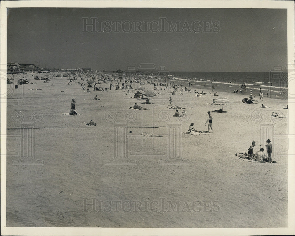 Press Photo Wildwood Beach, New Jersey. - Historic Images