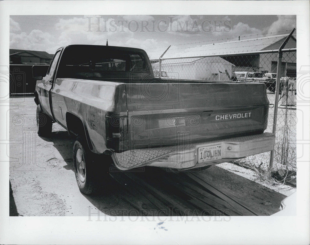 1996 Press Photo Truck Involved In Accident Impounded - Historic Images