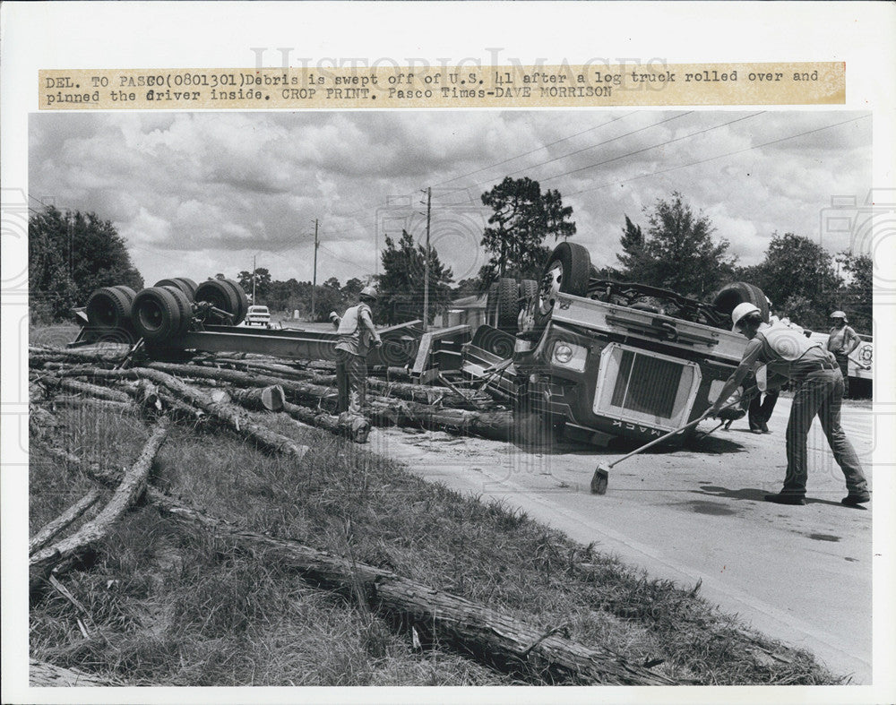 1983 Press Photo William David Hill wrecked his semi truck on U.S. 41. - Historic Images