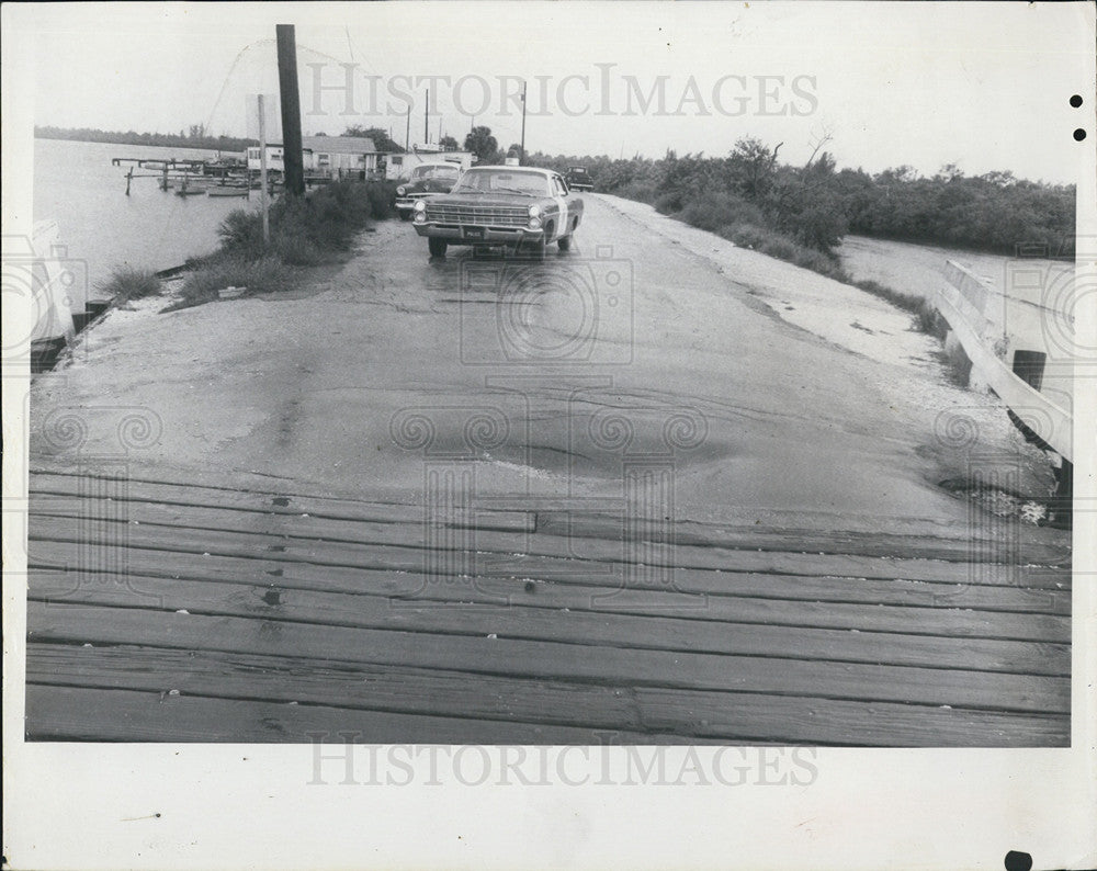 1967 Press Photo Wooden bridge to Weedom Island washed out by rain. - Historic Images