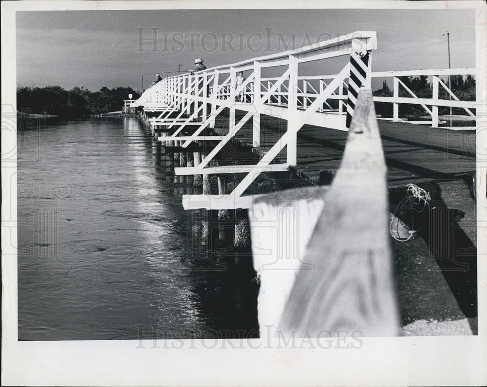 1967 Press Photo Wooden bridge at Weedon Island. - Historic Images