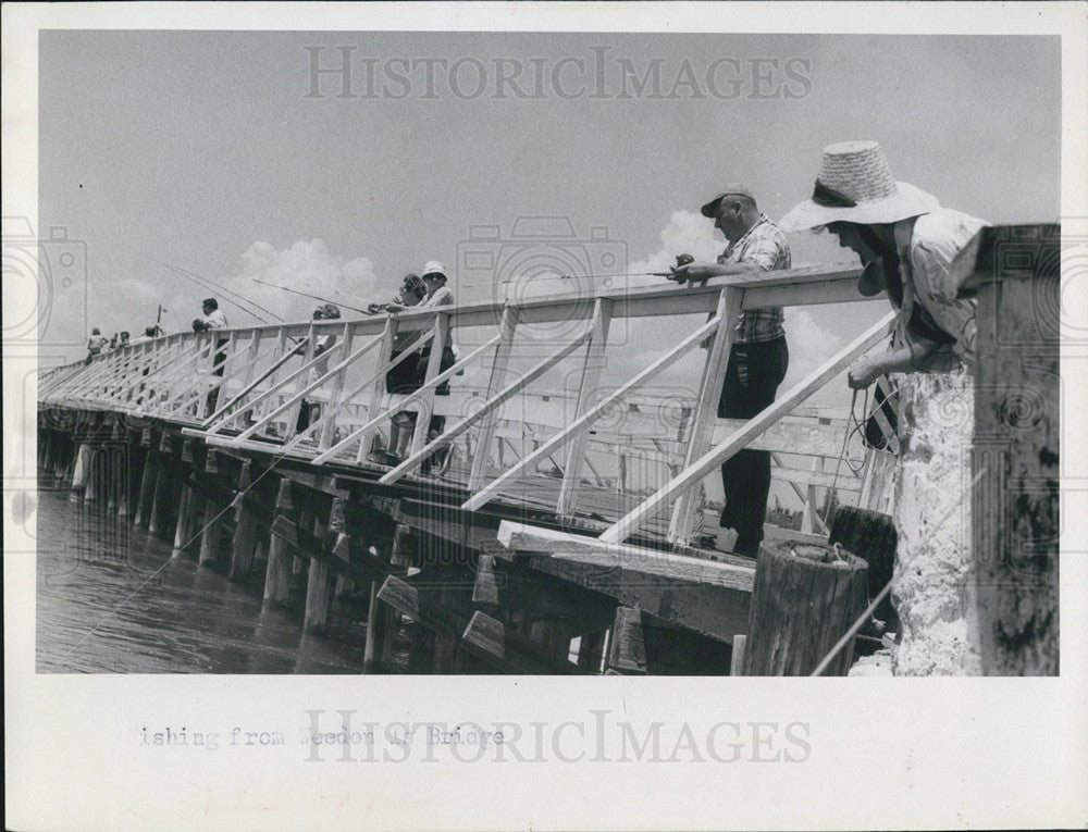 1968 Press Photo Fishermen on Weedon Island Bridge, to be Torn Down - Historic Images