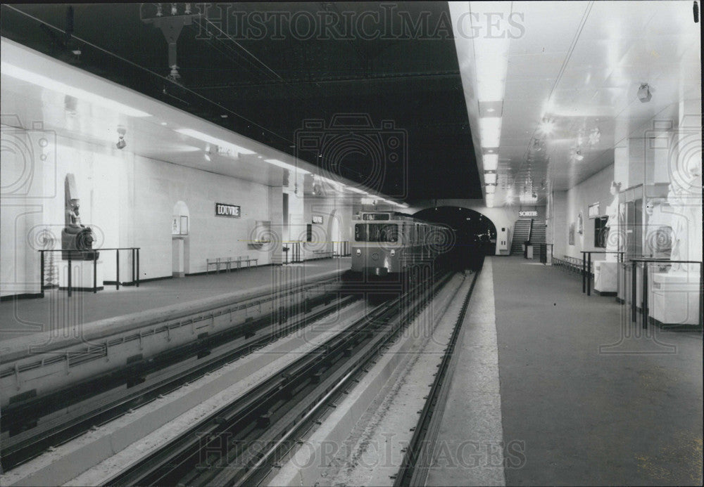 1979 Press Photo Paris Subway Station Louvre - Historic Images