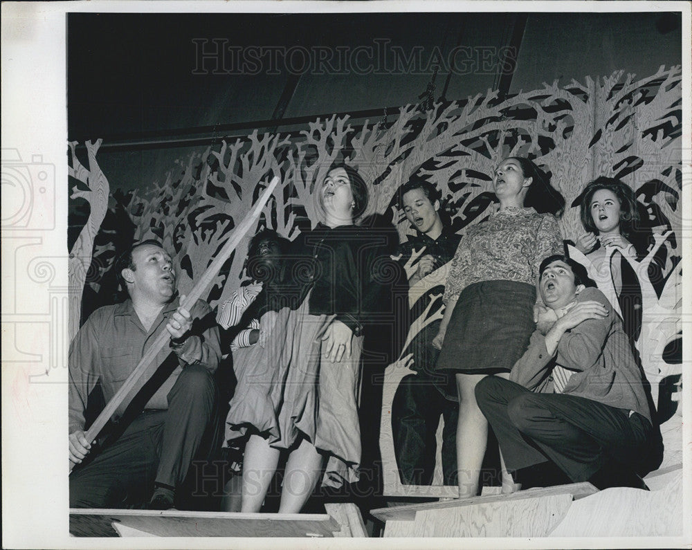 Press Photo Students rehearse for play at FSU. - Historic Images