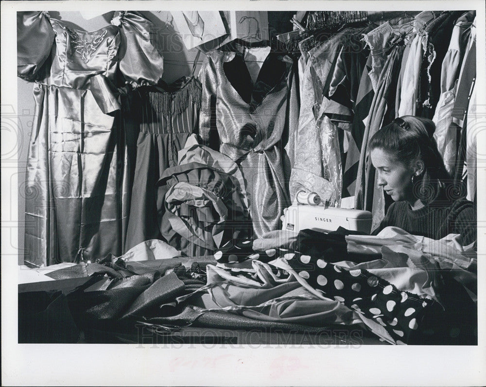 1967 Press Photo Seamstress - Historic Images