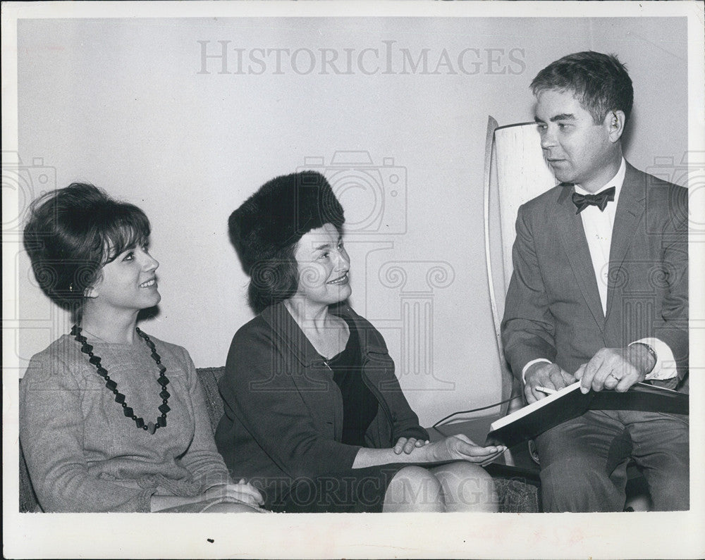 1966 Press Photo Jacqueline Brooks in &quot;The White Widow&quot; - Historic Images