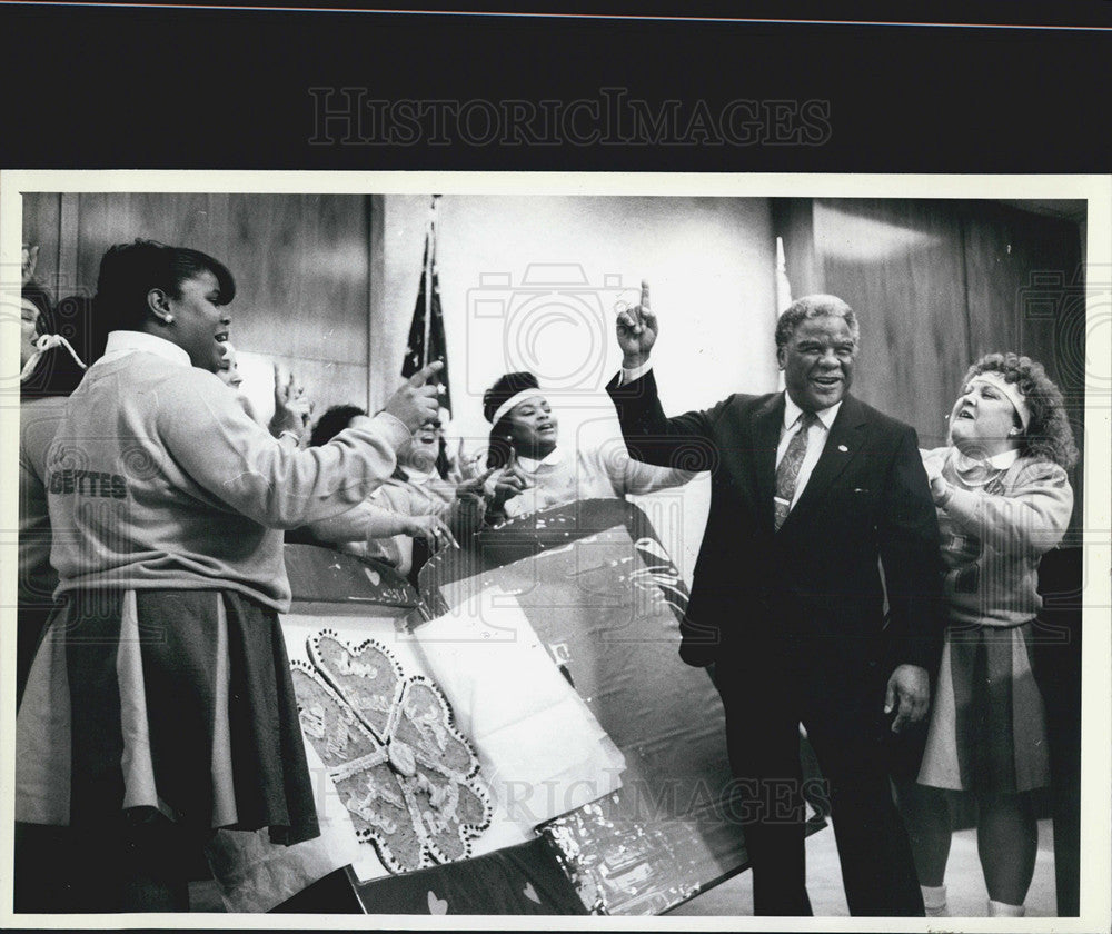 Undated Press Photo Harold Washington with Cheerleaders at Chicago City Hall - Historic Images