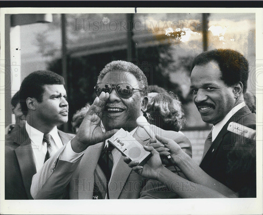 1983 Press Photo Mayor Harold Washington Unity Meet Hyde Park Hilton Lu Palmer - Historic Images