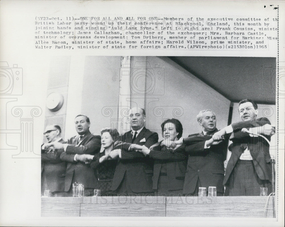 1965 Press Photo British Labor Party Members Sing Old Lang Syne - Historic Images