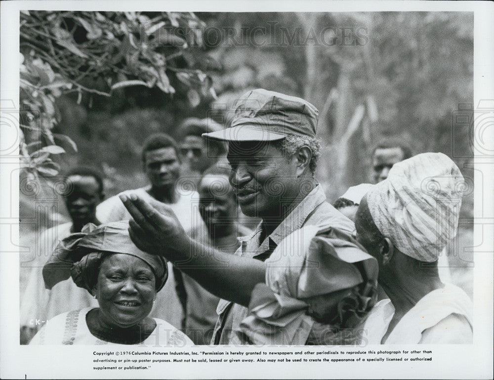 1976 Press Photo Freedom Fighter Ossie Davis Countdown at Kusini - Historic Images