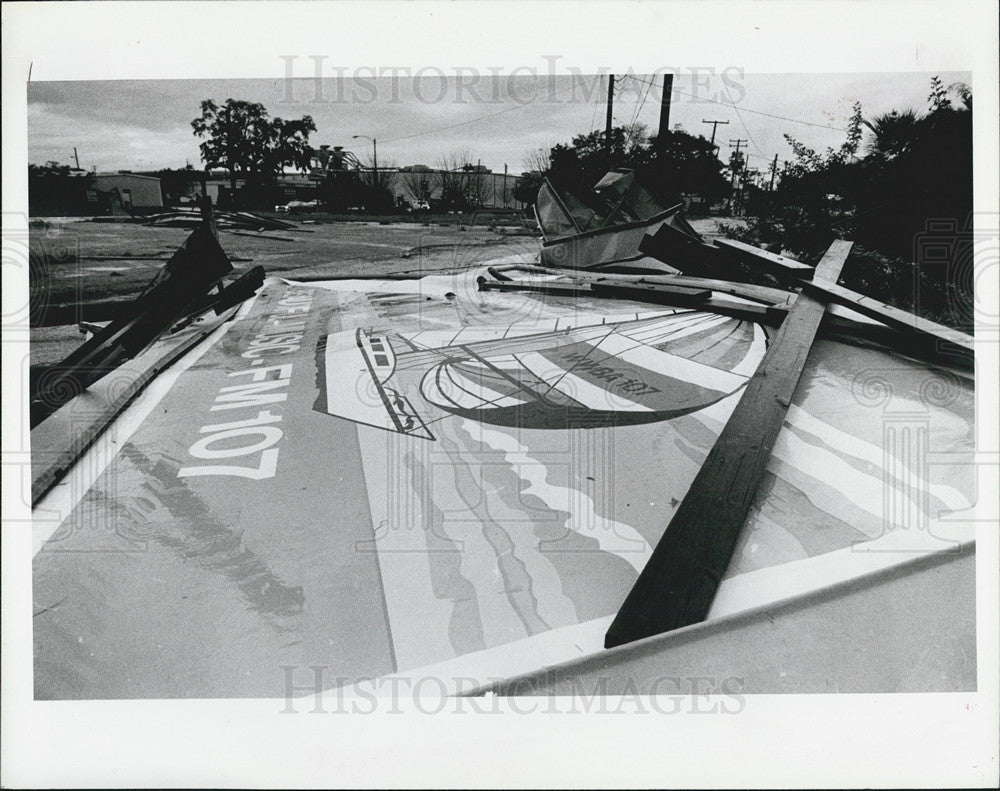 1983 Press Photo St Petersburg Fire Chief Jerry Knight Atherton Oil Company - Historic Images